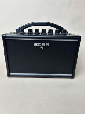 BOSS Katana-Mini 7-Watt Battery-Powered Guitar Combo Amplifier